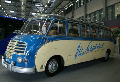 Druhý ze tří veteránů v ulmském zákaznickém centru Setra - S 8 z roku 1951