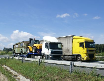 Vrak autobusového vleku byl dnes vyzdvižen ze zahrady na Plzeňsku 