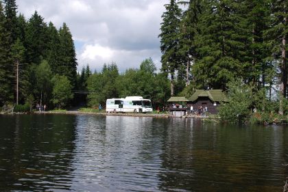 Nová autobusová linka na šumavské Černé jezero funguje už  od  7. srpna 2010