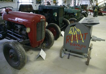 Na návštěvě u historických traktorů a stabilních motorů v Chotouni