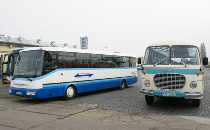 Úvodní záběry autobusů ze Dne otevřených dveří v Probo Bus 