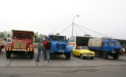 Úvodní záběry autobusů ze Dne otevřených dveří v Probo Bus 