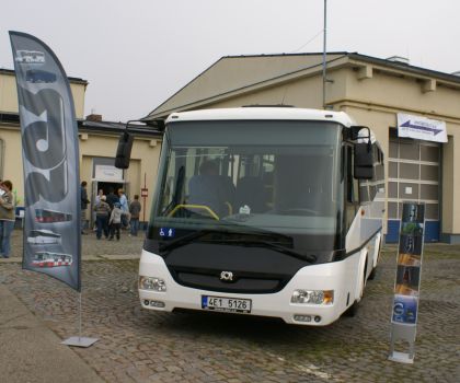 Úvodní záběry autobusů ze Dne otevřených dveří v Probo Bus 