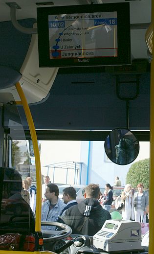 TFT-LCD zařízení v ČR pro dopravní informace řízené z USV-C 