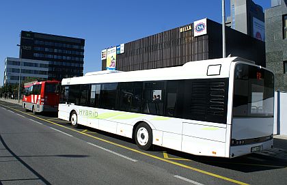 Od včerejška se v Praze pohybuje testovací hybridní autobus Solaris Urbino 12 H