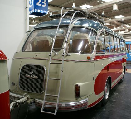 IAA Hannover: Pavilon 23 plný veteránů II.: 2 Setry a 2 Neoplany