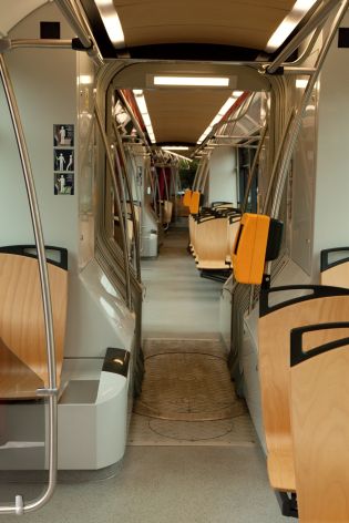 Tramvaj 15T ForCity - záběry ze zahájení provozu s cestujícími