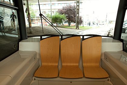 Tramvaj 15T ForCity - záběry ze zahájení provozu s cestujícími