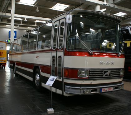 IAA Hannover: Pavilon 23 plný veteránů V.: Opel, Neoplan, M-B a MAN