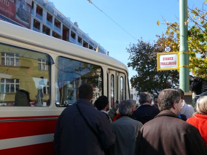 Několik záběrů z  'obnovení' trolejbusového provozu v Praze 