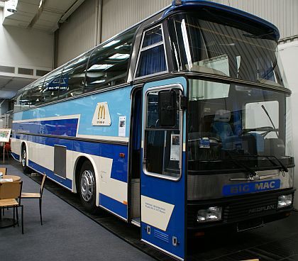 IAA Hannover: Pavilon 23 plný veteránů X.:Ikarus, 2x Robur a Neoplan Mc Donald's