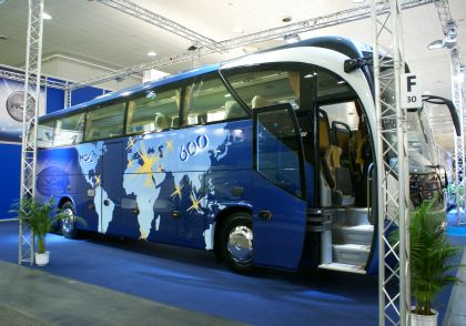 IAA Hannover: Modrá s hvězdami - podvozky Mercedes-Benz s exotickými nástavbami