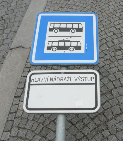 Vracíme se do červenobílých Pardubic, města drátů, cyklistů a nápadů