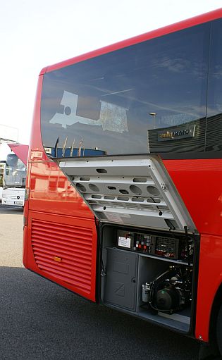 Testovací Setra  S 415 H  v Praze - podrobnosti k víceúčelovému autobusu 