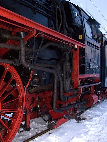 Ze světa železnic: Aktuální snímky německé parní lokomotivy v Praze 