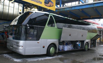 Záběry z Florence: Do Moldávie se chystal  Neoplan Starliner první generace