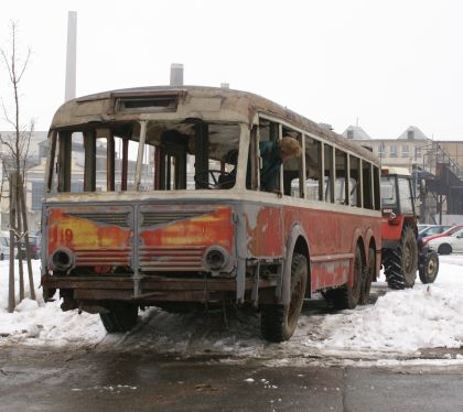 Trolejbus Škoda 3Tr3 se dnes chystal k transportu. Fotoreportáž 