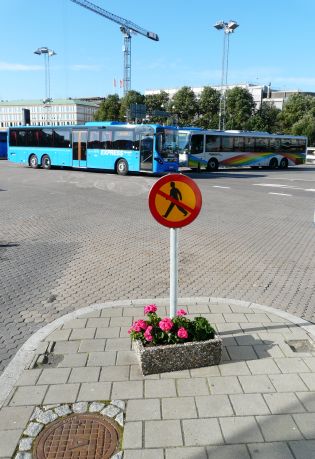 Jak zpříjemnit cestujícím na nádražích  čekání na autobus při nevlídném počasí 