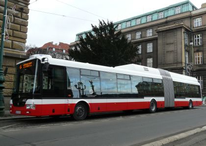 Z prezentace nového  hybridu  SOR NBH 18  v Praze