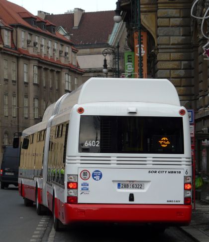 Z prezentace nového  hybridu  SOR NBH 18  v Praze