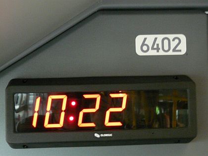 Hybridní autobus SOR NBH 18 v Praze do třetice - interiér 