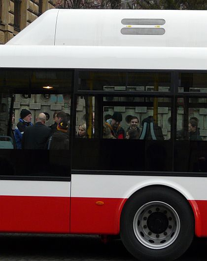 Hybridní autobus SOR NBH 18 v Praze do třetice - interiér 