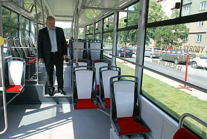 Nový třínápravový Solaris Urbino 15 v Plzni se liší od svých předchůdců