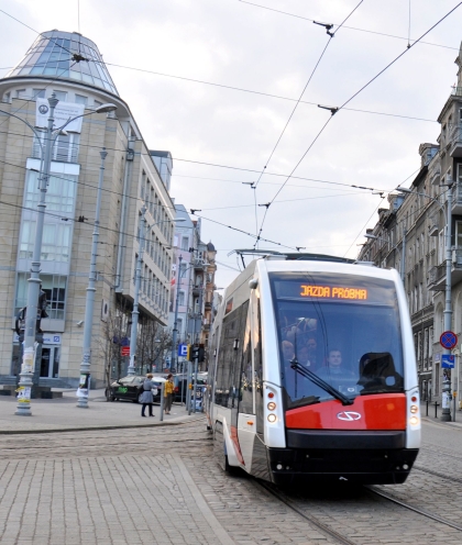 Tramvaj Solaris Tramino od víkendu vozí cestující v Poznani