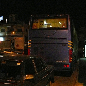 Autokar Yutong na dálniční lince Limasol - letiště Larnaca na Kypru