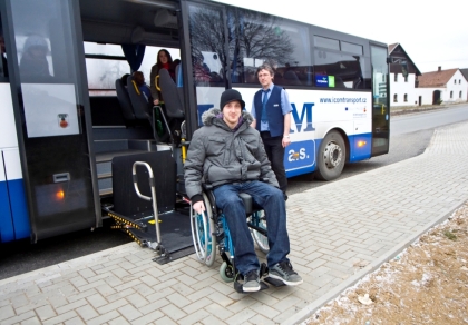 Zeptali jsme se společnosti ICOM transport na využití bezbariérových autobusů