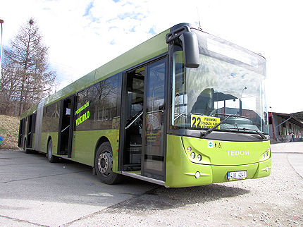 BUSportál SK: Testovací  kloubový autobus TEDOM byl v Banské Bystrici