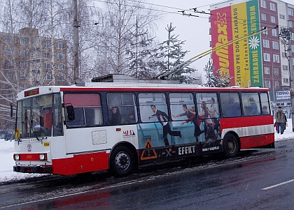 První MOBILBOARD s částečným polepem oken na tramvaji v Brně