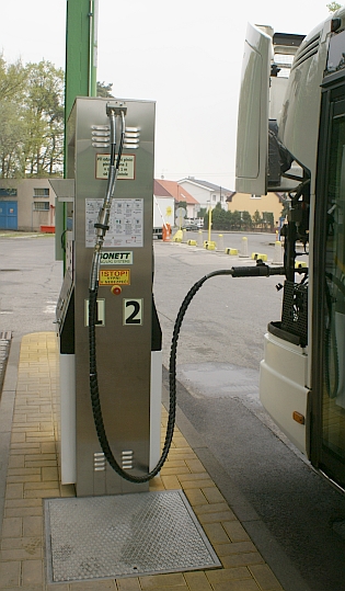 Na návštěvě v ČSAD MHD Kladno. Záběry nové plničky a CNG autobusů 