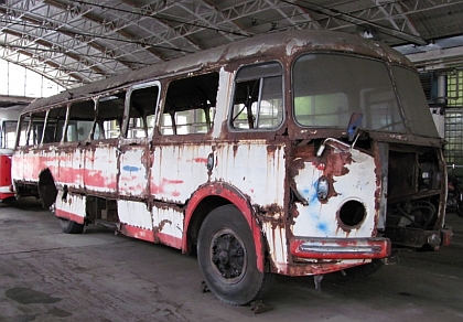 V dílnách DSZO byl obnoven historický autobus Škoda 706 RTO