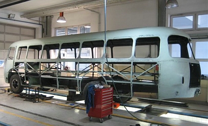 V dílnách DSZO byl obnoven historický autobus Škoda 706 RTO