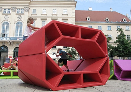 Exponáty moderního umění budou i ve vybraných stanicích metra a autobusů