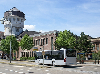 Nové Citaro městu sluší. Na projížďce okolím závodu  Mercedes-Benz. 