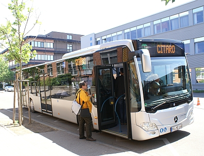 Nové Citaro městu sluší. Na projížďce okolím závodu  Mercedes-Benz. 