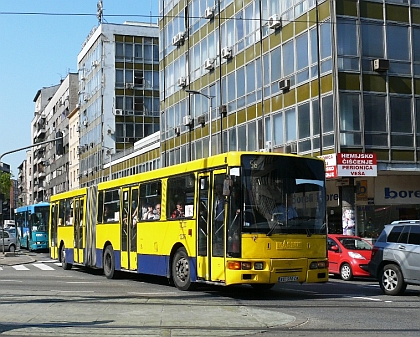 Autobusová, trolejbusová a tramvajová pohlednice z Bělehradu