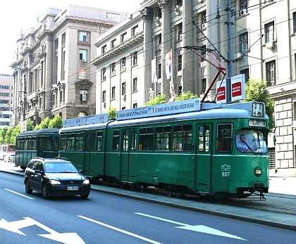 Autobusová, trolejbusová a tramvajová pohlednice z Bělehradu