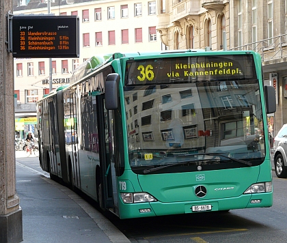 Na návštěvě v Basileji II.: Zachycené autobusy jsou německé značky,