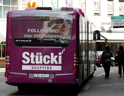 Na návštěvě v Basileji II.: Zachycené autobusy jsou německé značky,