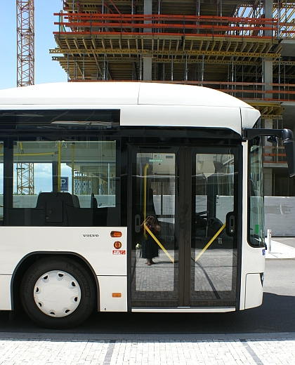 Městský nízkopodlažní autobus Volvo 7700 Hybrid se představil účastníkům