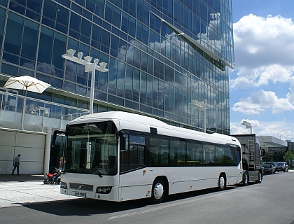 Městský nízkopodlažní autobus Volvo 7700 Hybrid se  představil účastníkům