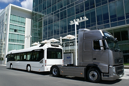 Městský nízkopodlažní autobus Volvo 7700 Hybrid se představil účastníkům