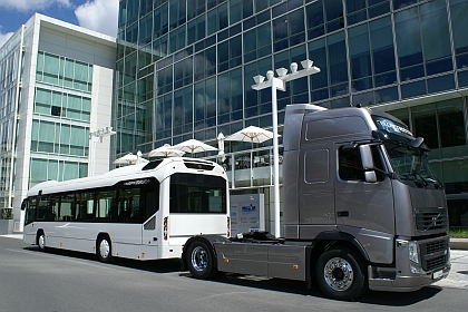 Městský nízkopodlažní autobus Volvo 7700 Hybrid se  představil účastníkům