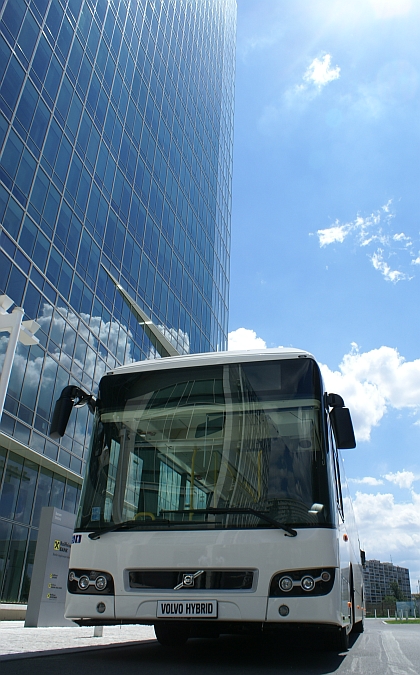 Městský nízkopodlažní autobus Volvo 7700 Hybrid se představil účastníkům