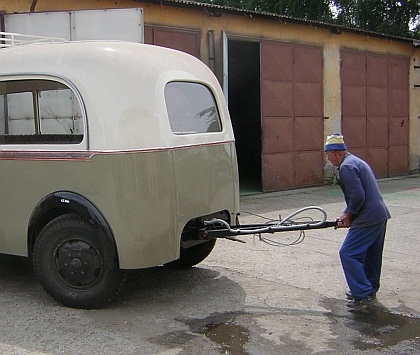 Škoda 706 RO a přívěs DM 4: Připojeno a v sobotu 18..2011 na viděnou ve Zlíně 