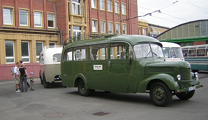 Historické autobusy v areálu DSZO v rámci Dne otevřených dveří 