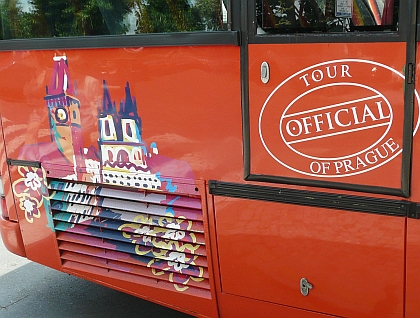 Zachytili jste druhý červený autobus Hop on - Hop off City Sightseeing Prague